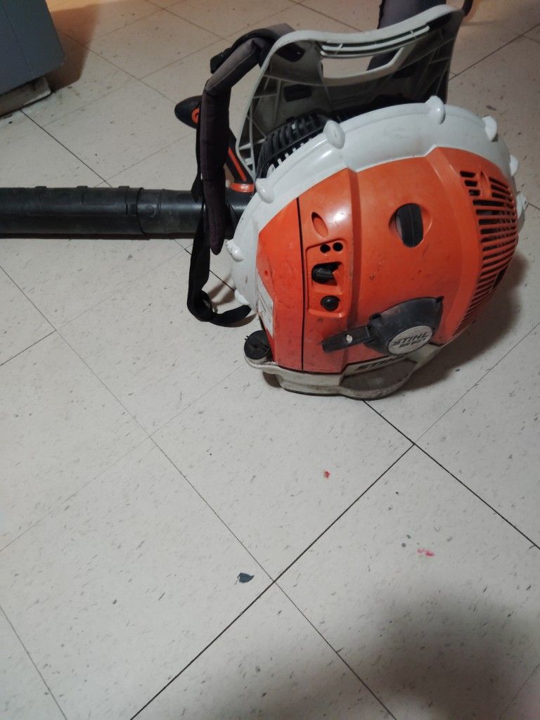 SOLO LA USE 4 VECES ESTA SEMINUEVA $250