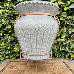 Trumpet Pot Planter with Stand