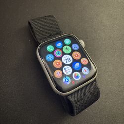 Apple Watch SE 44mm - aluminum 