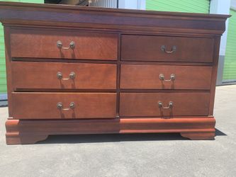 Bedroom Furniture Set