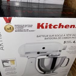 Kitchen Aid Artisan 5 quart Tilt Head Mixer