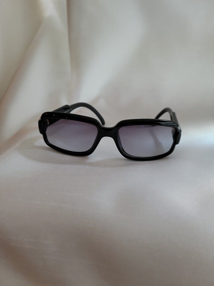 Gucci Sunglasses Black with tinted lenses