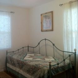 Day Bed With Full Height Pop Up Twin with mattress 