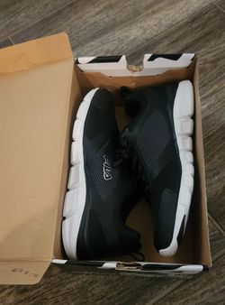 Men's Fila Memory Foam Shoes size 9.5