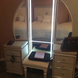 Vanity ( LED LIGHT MIRROR AND Stool) 