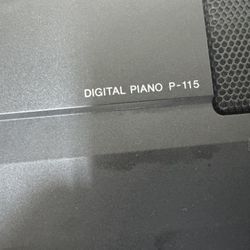 Yamaha piano P-115
