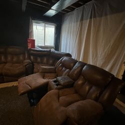 Large Reclining sectional With Cup Holders 