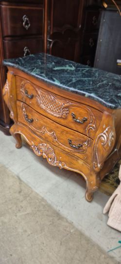CHEST/DRAWER BY: HOOKER
