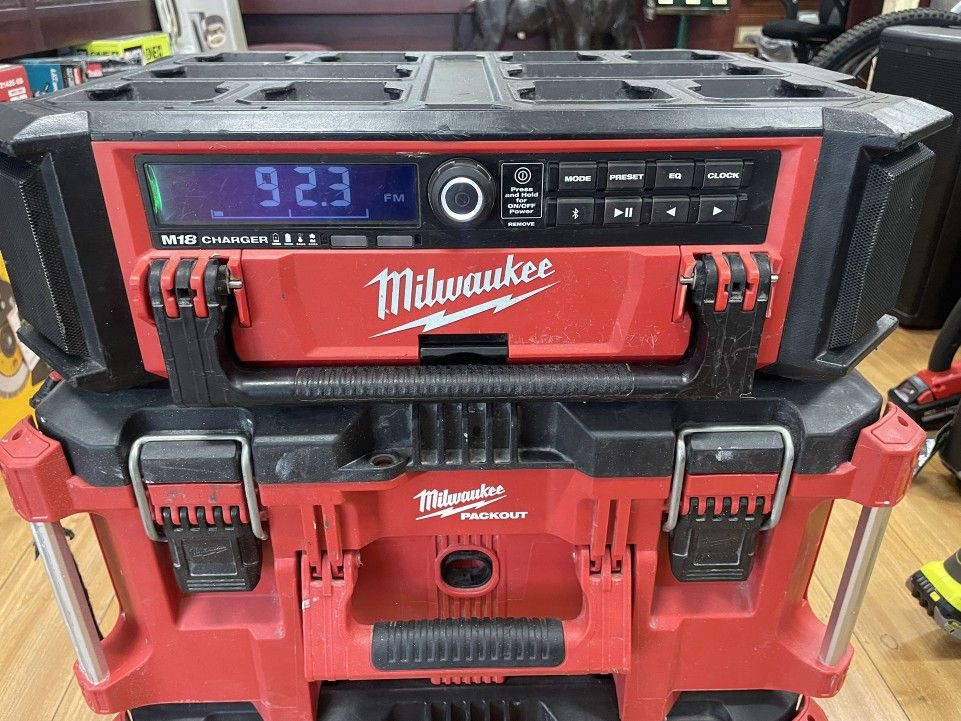 Milwaukee Packout Radio
