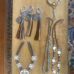 Set Of 3 Necklaces And 4 Keychains 