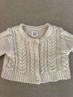 Baby gap sweater size 0-3 months