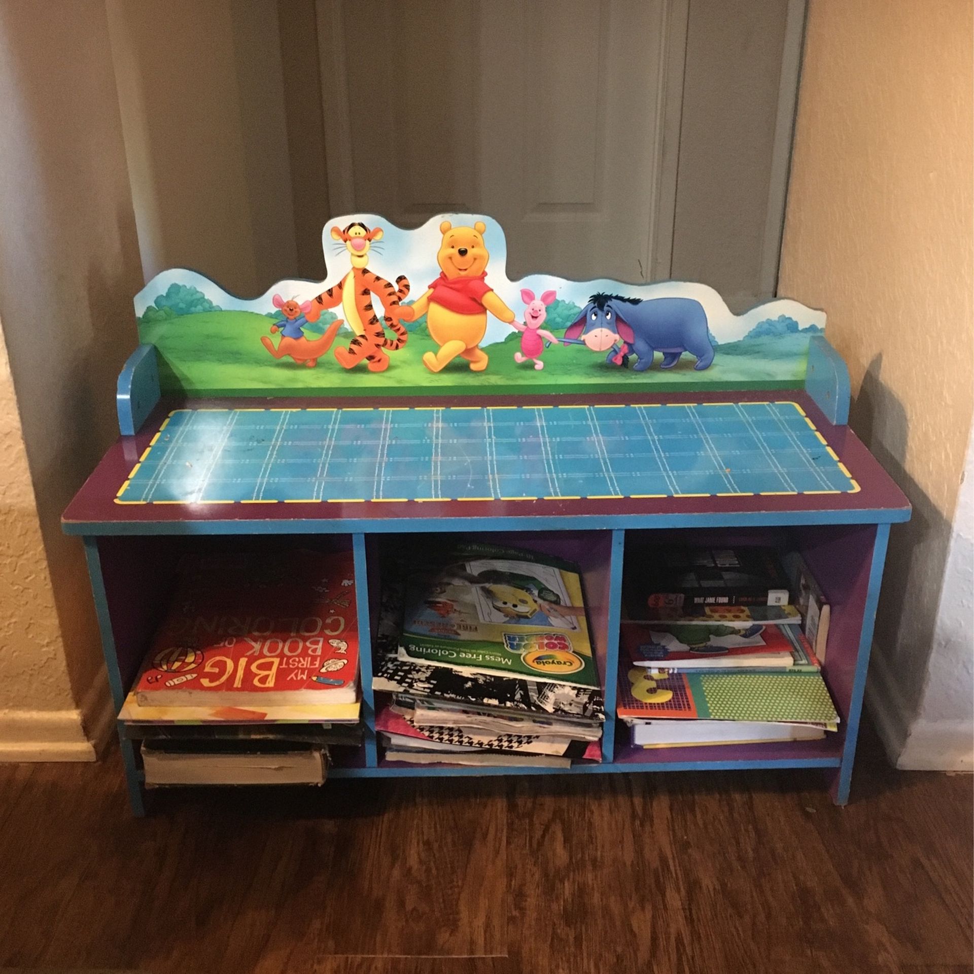 Winnie the Pooh Book/toy Organizer