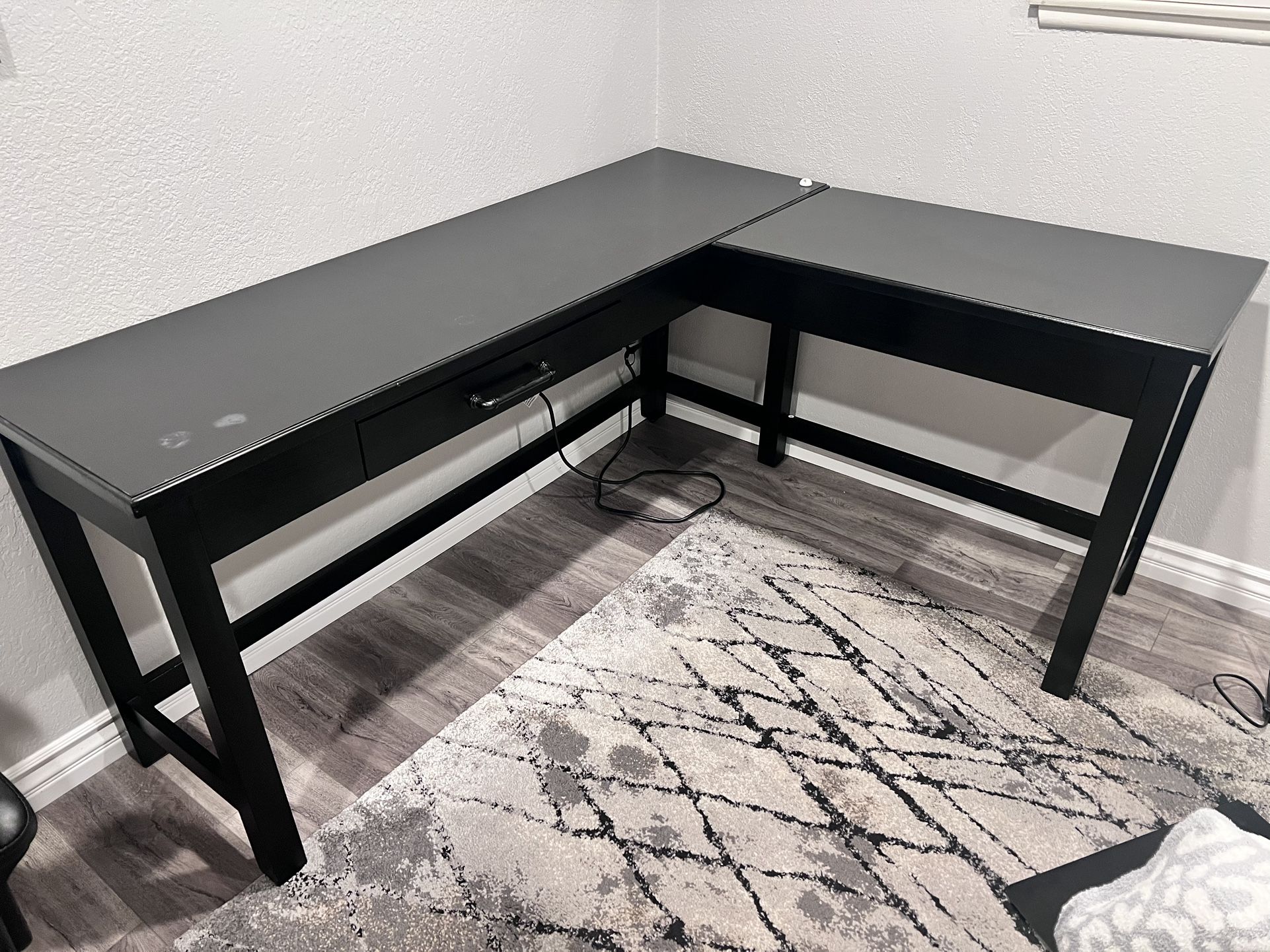 Bayside L-shape desk