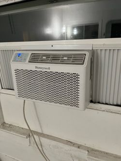Honeywell 10,000 BTU Window AC – Like New (Used 3 Months) w support bracket