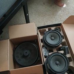 Bose Car Speakers And Woofer