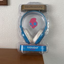 Kidrobot Agent x Skullcandy headphones 