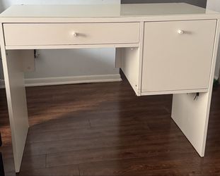 Nail Table/desk For Sale