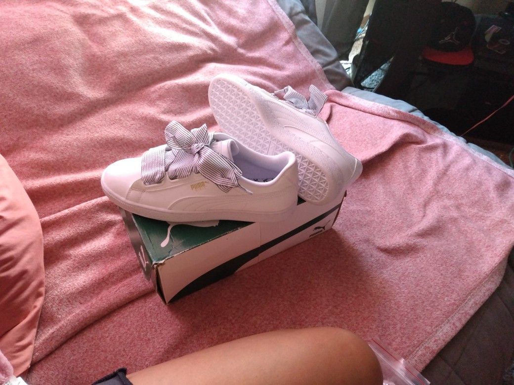 White Puma Basket - Heart Ribbon Lace