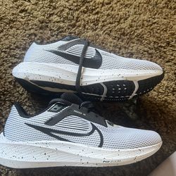 NIKE Air Zoom Pegasus 40 (Women’s Size 8.5)