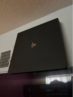 PS4 slim 3 controllers included