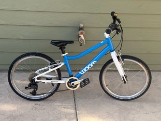 Woom 4 20 inch 8 speed  kids bike aluminum light weight good shape