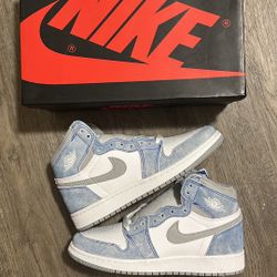 Nike Air Jordan 1 “Hyper Royal”