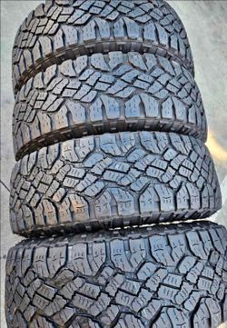 285 60 20 Goodyear tires Con 80% de Vida Las 4