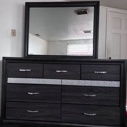 Dresser With Jewelry Box Built In Minor Scratches 