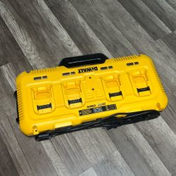 DEWALT FOUR PORT 8AMP FAST CHARGER 