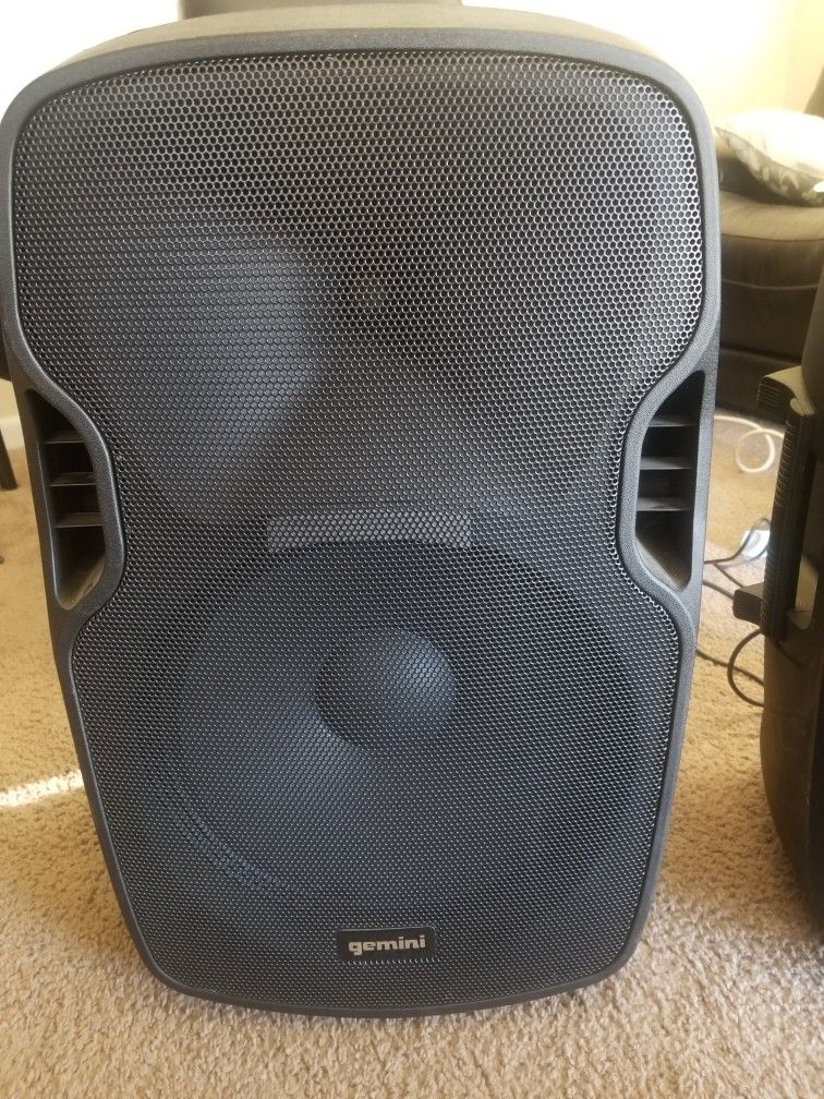 15 Inch DJ Powered Speakers Pair