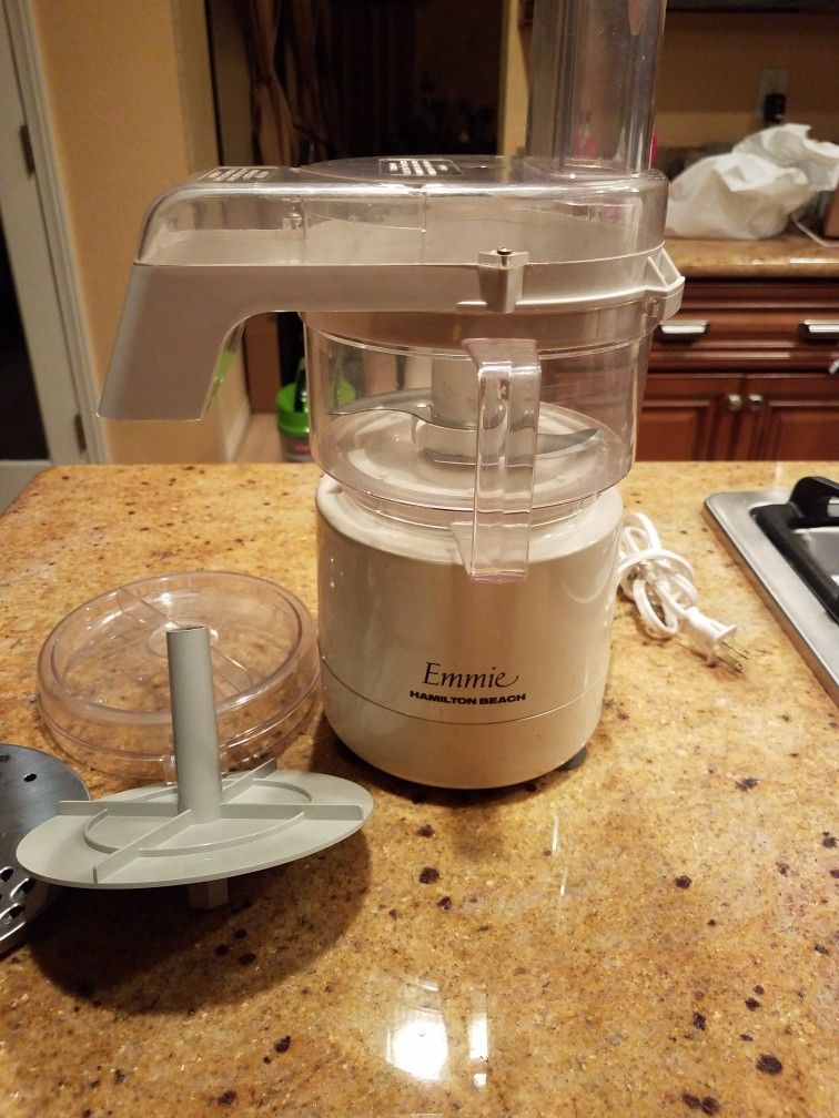 V11 Hamilton Beach Emmie 3 compact Food Processor model 382 New