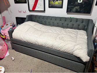 Twin daybed with a pullout twin bed