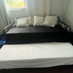 Twin frame Upholstered daybed with Trundle 