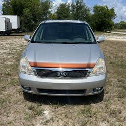 2012 Kia Sedona 