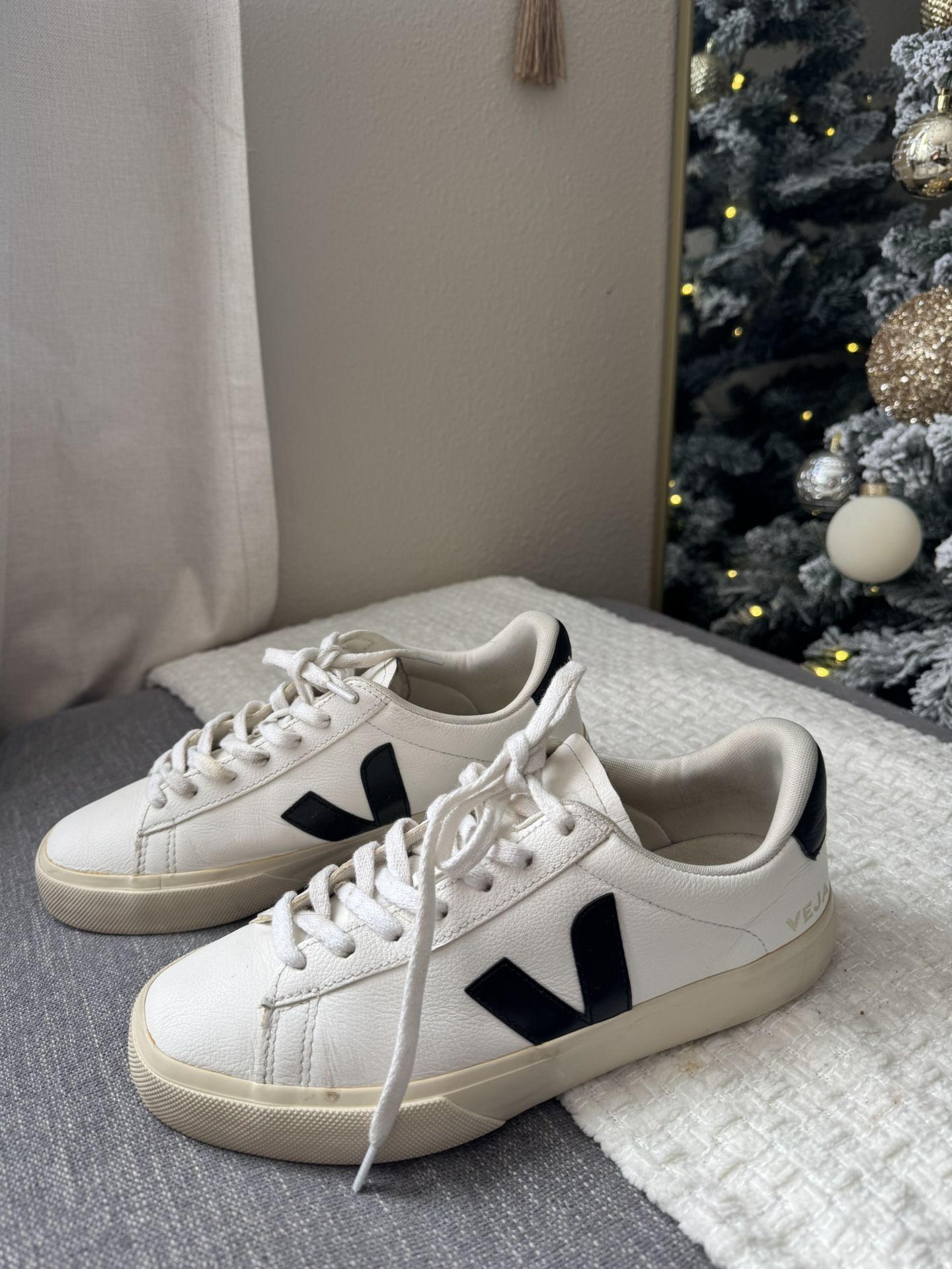 Veja Size 9 Women’s