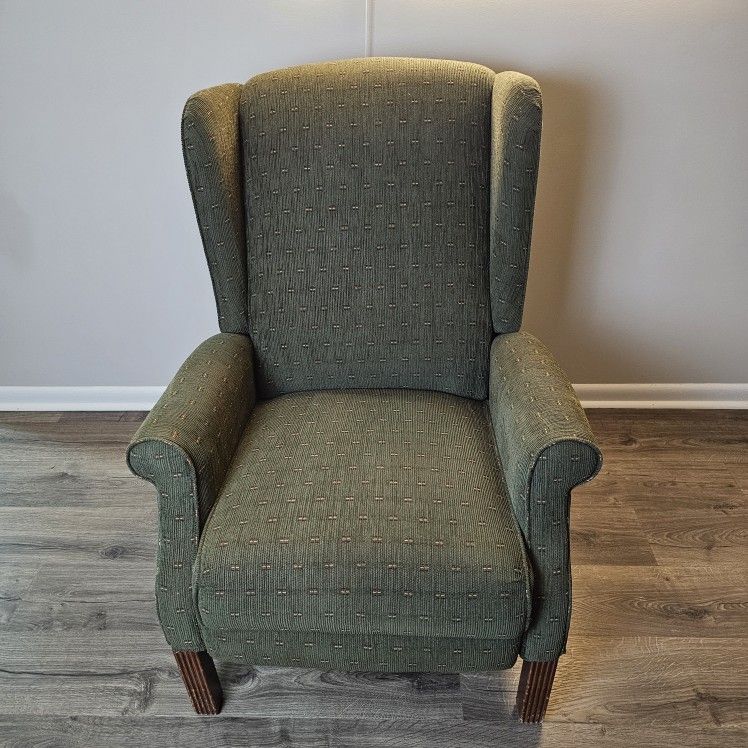 La-Z-Boy Green Recliner Armchair | Manual Reclining | Classic Comfort