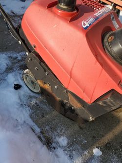 HONDA S520 SNOW BLOWER