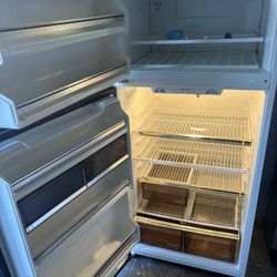 Kenmore Refrigerator – Works Great – 90 Day Warranty – Clean