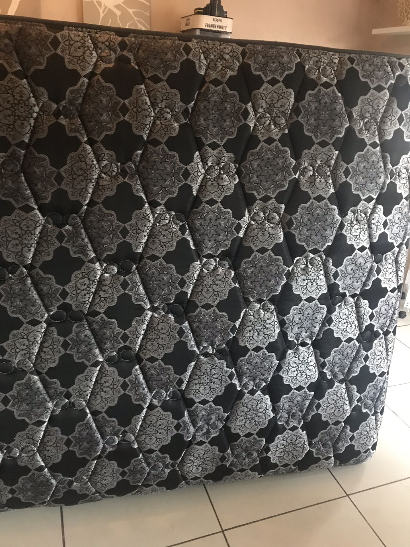 Queen mattress like new Ashley band