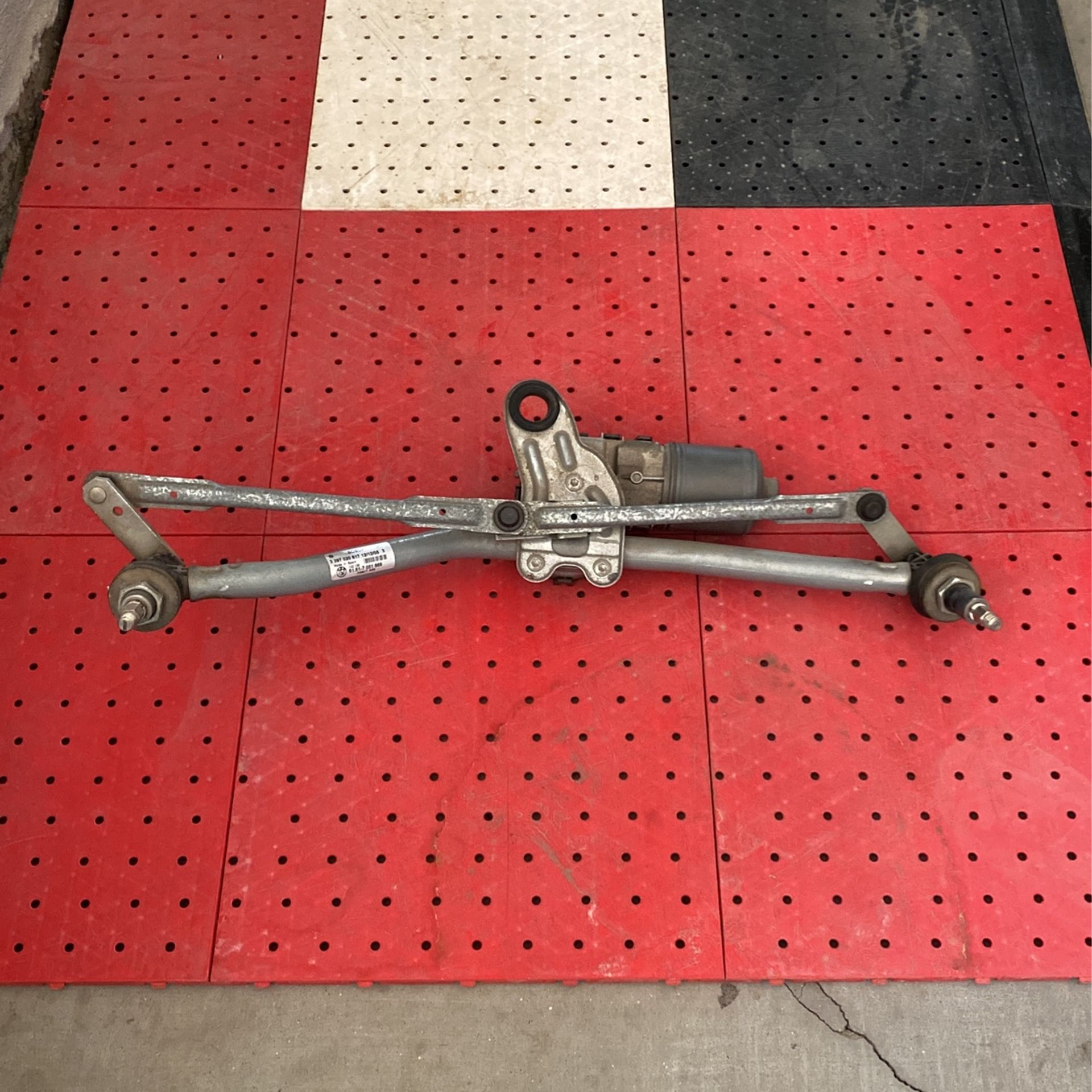 BMW X3 Windshield Wiper Motor & Control Arms