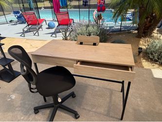 Desk with 2 Drawers, electric plug-in and 2 USB Ports