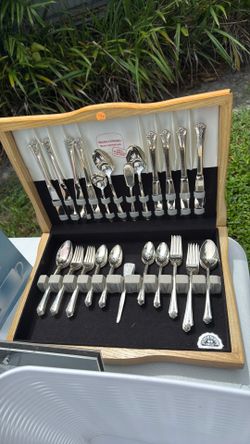 Holmes and Edward’s inlaid silverplate silverware