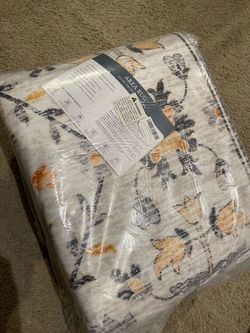 New 9x12 Floral Area Rug – New in Packaging