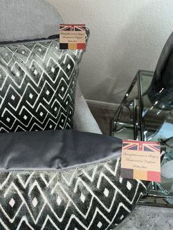 2 NWT CALDEIRA MADE IN UK DECORATIVE PILLOWS for Sale in Mesquite