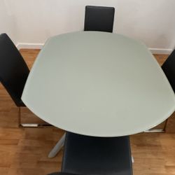 Extendable Dining Table Gray - 4 Chairs - Great Conditions