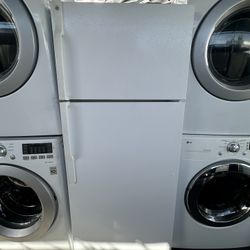 White GE Apt Size Fridge We Deliver And Install🚚