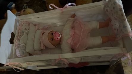 Set/3: doll, bed, bedding &accessories