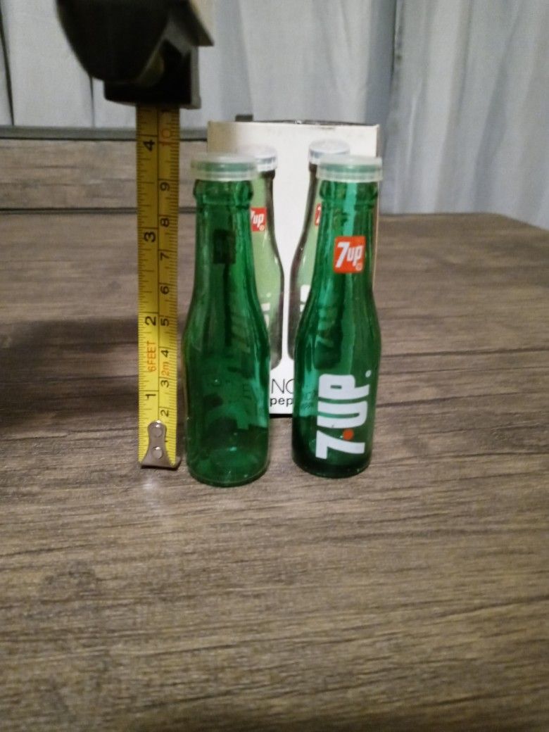 7•UP Salt & Pepper Dispensers