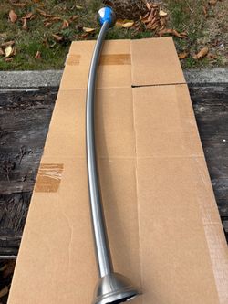 Curved shower rod
