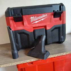 Bakiun Milwaukee Con Sus Axesorioz